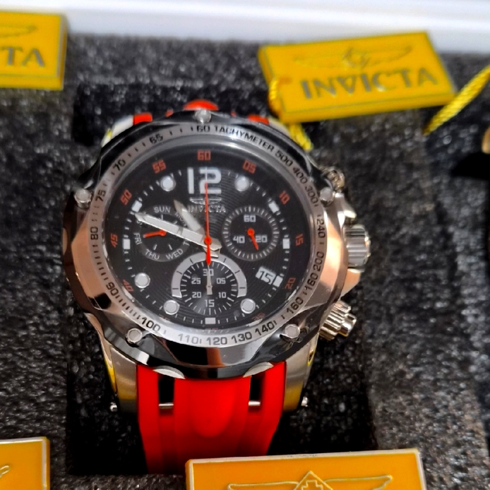 Invicta Speedway 20072 – 51mm Swiss Quartz Chronograph Black Dial